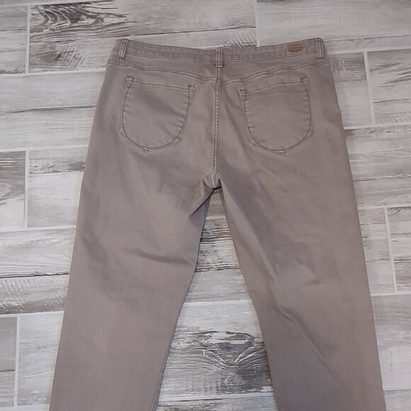 LL Bean Signature Khakis - Picture 4 of 6